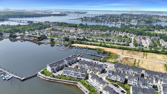 Building Photo - Stunning Townhome with Water Views!