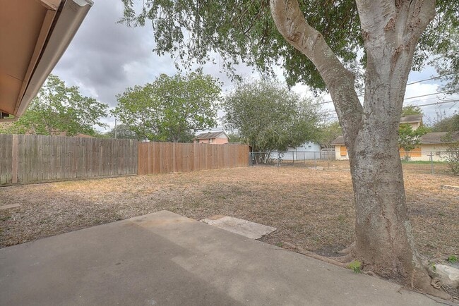 Building Photo - 5225 Bonham St
