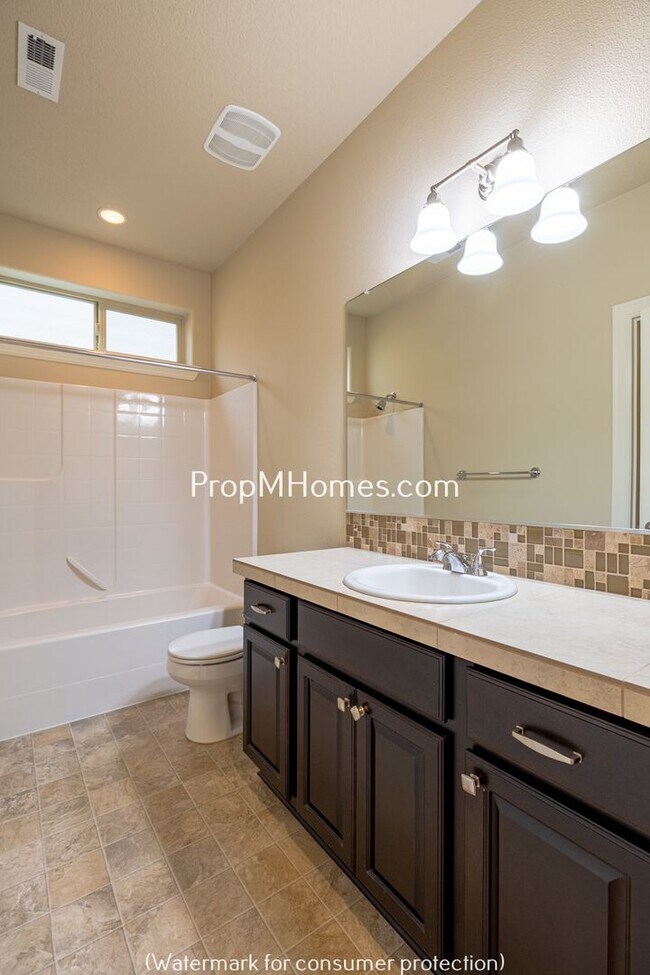 Building Photo - Beautiful Open Concept Four Bedroom Plus Office/Den in Villebois!