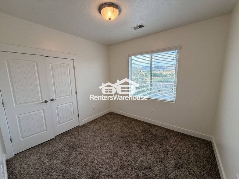 Building Photo - 147 W Spring Hill Way