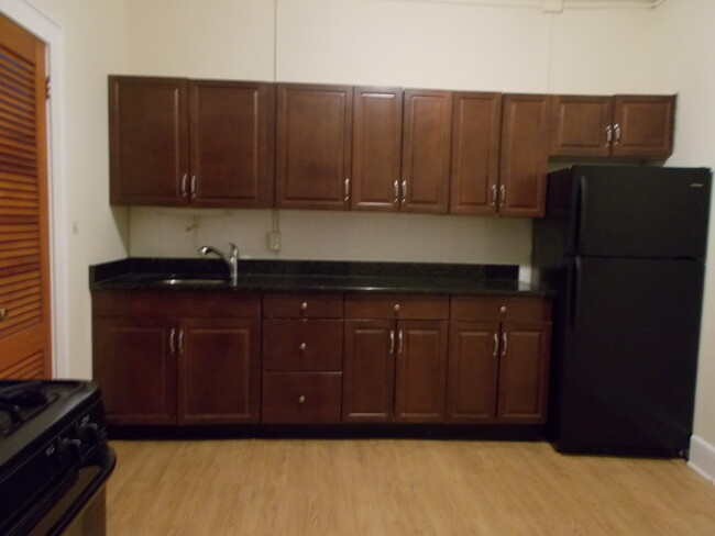 Primary Photo - 260 E Broad St