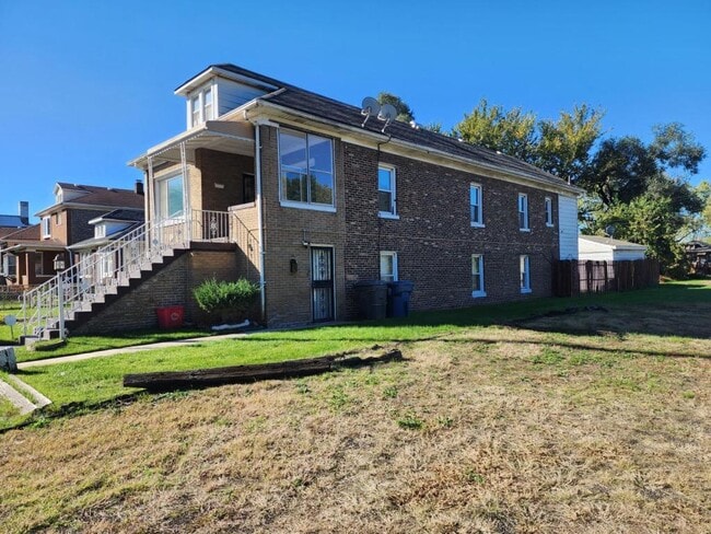 Building Photo - 1048 Van Buren St