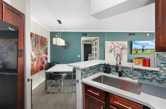 Building Photo - Charming 2BR Condo in Scottsdale