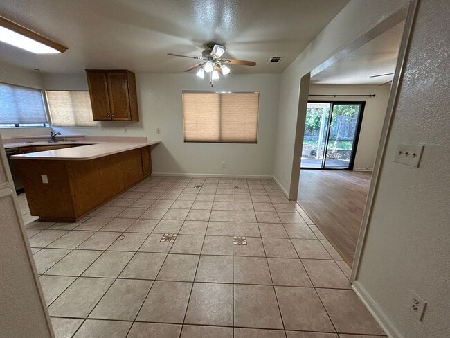 Building Photo - 3 Bedroom Home for Rent in Anderson CA | Large Family Room, 2 Car Garage, Pet Friendly