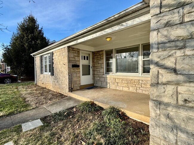 Building Photo - 479 Stratford Dr