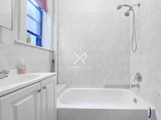 Building Photo - 1 bedroom in BROOKLYN NY 11216