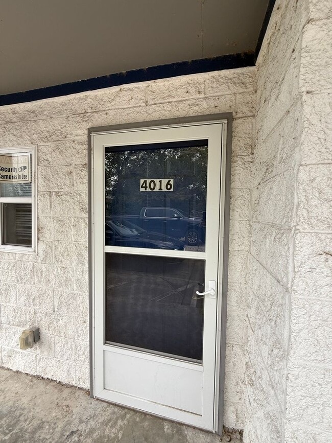 Building Photo - Spacious Rental Minutes from Downtown Nashville!