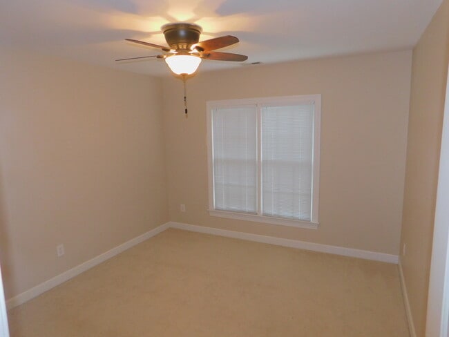 Building Photo - Beautiful 4br, 2.5 ba home in Lochmere!  Avail Aug 14, 2026!