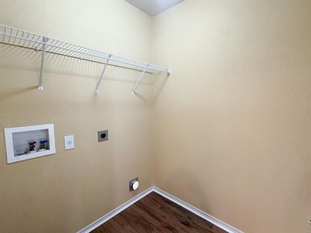 Building Photo - 220 Cres Ridge Dr