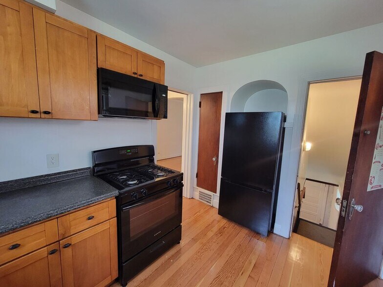 Building Photo - 10529 S Eberhart Ave