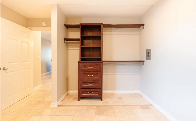 Building Photo - 13754 Mango Dr