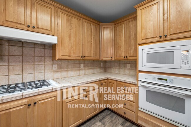 Building Photo - 6530 Aster Ct