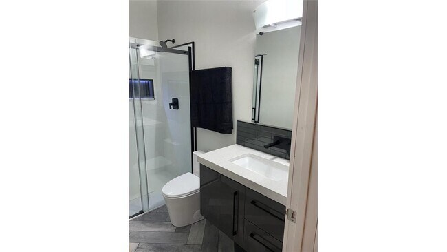 Building Photo - 4625 Waterside Pointe Cir