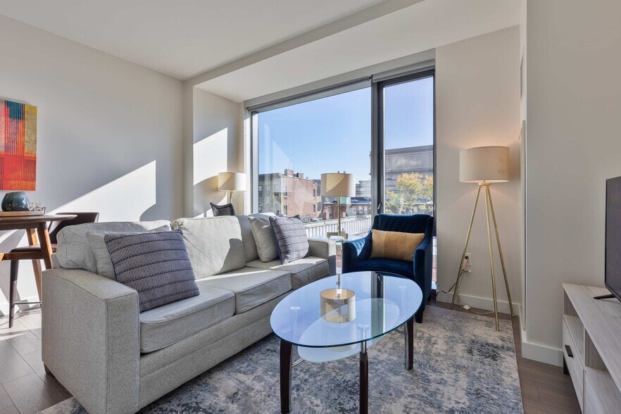 Primary Photo - 30 Dalton St