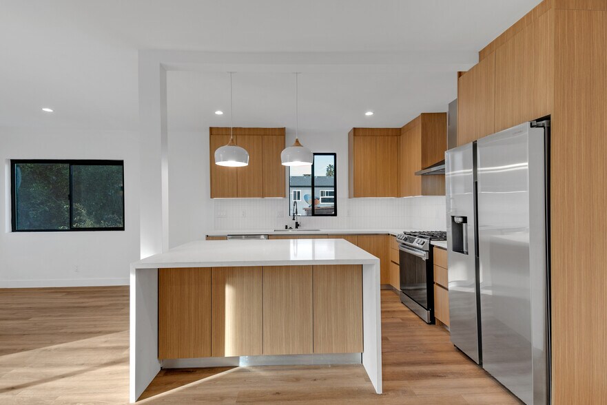 Building Photo - 950 Havenhurst Dr