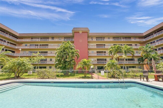 Primary Photo - 5300 Washington St