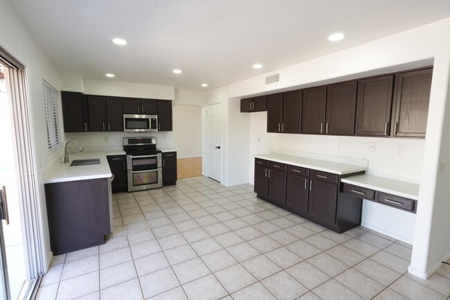 Building Photo - 16182 N 157th Dr