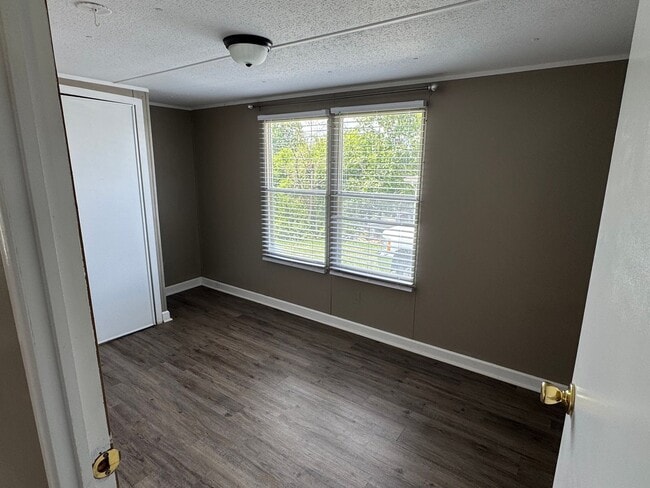 Building Photo - 2 Bedroom 1 Bath Mobile Home located in Gr...
