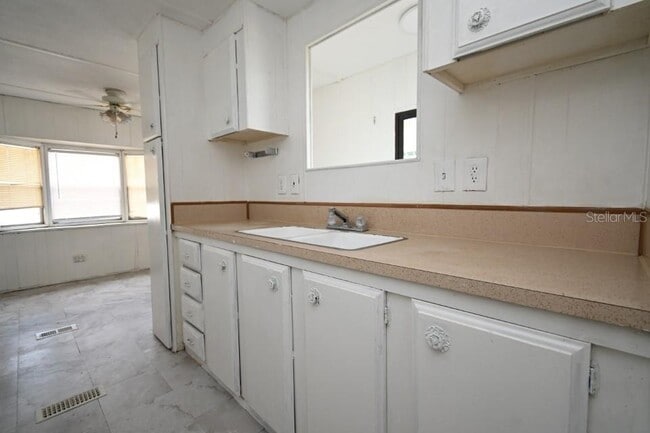 Building Photo - 34904 Fraser St