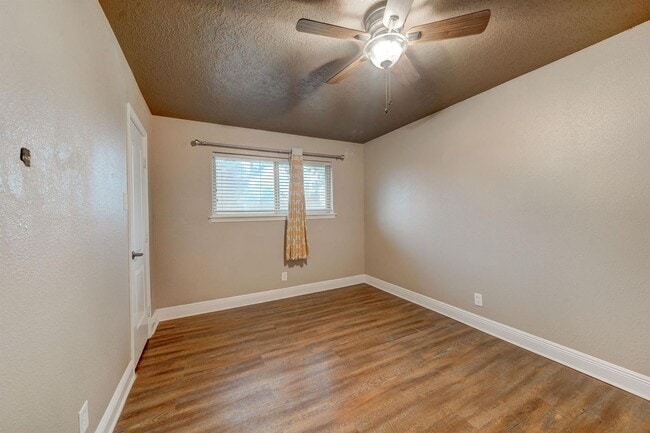 Building Photo - This charming 3-bedroom, 2-bathroom oasis ...