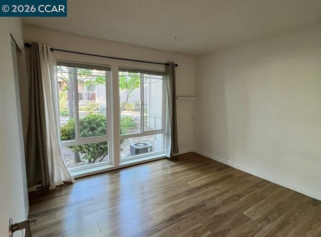 Building Photo - 438 Ridgeview Dr