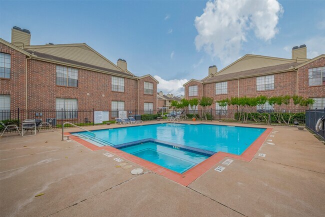 Building Photo - 2121 El Paseo St