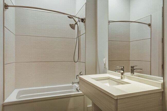 Building Photo - 304 Pavonia Ave