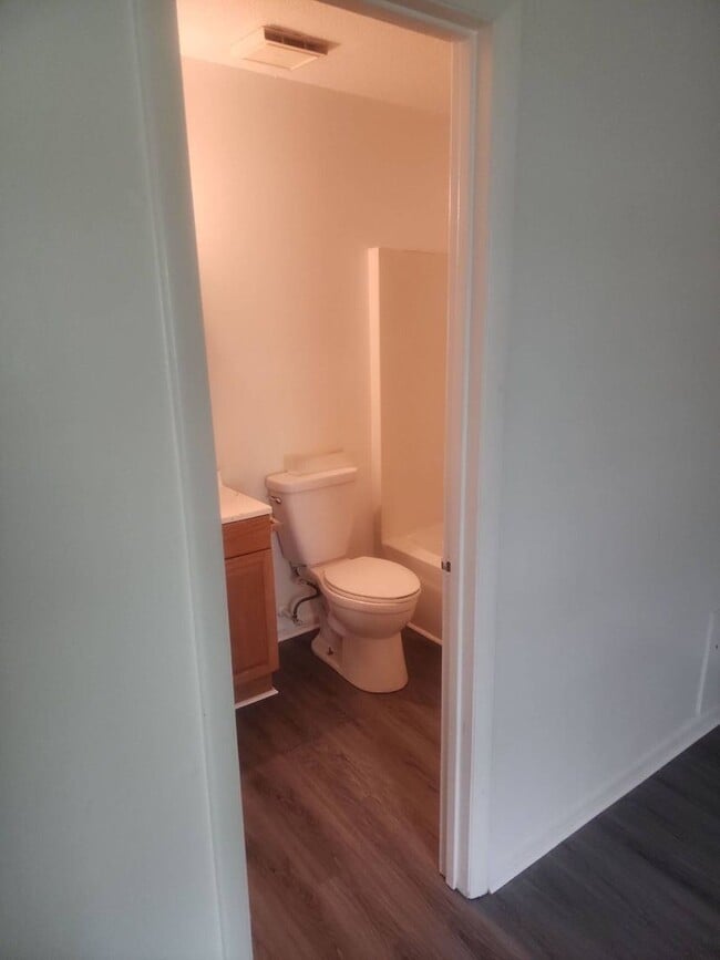 Building Photo - 2 Bedroom 2 Bathroom Duplex