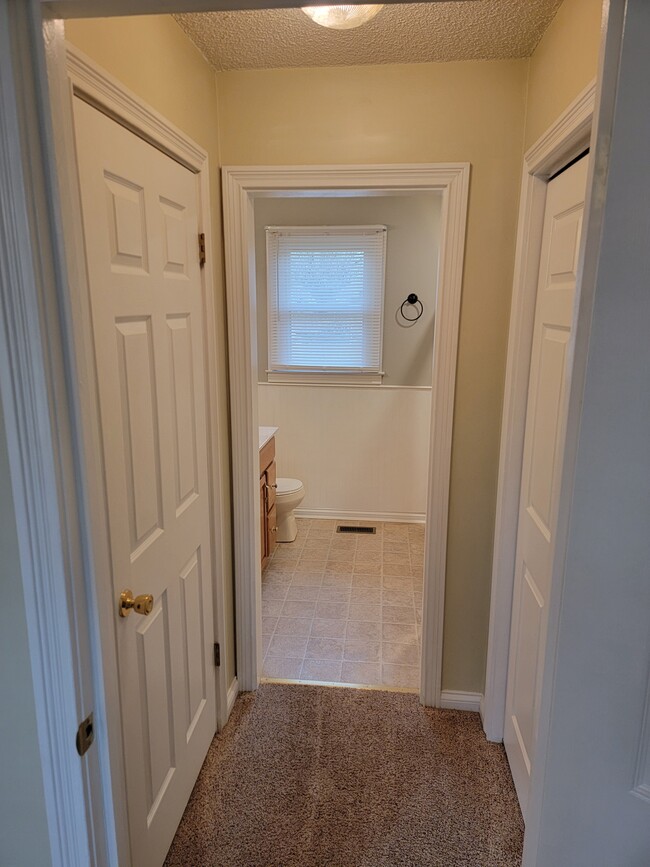 Building Photo - 3103 Larson Ln