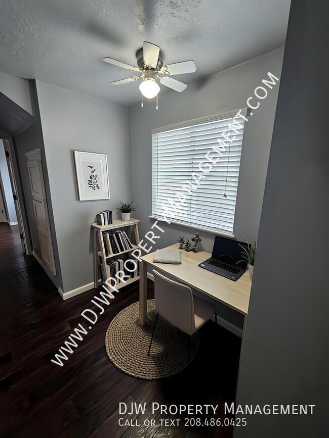 Building Photo - 1307 W Belknap Dr.