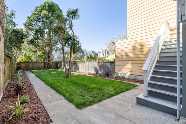 Building Photo - 123 10th Ave