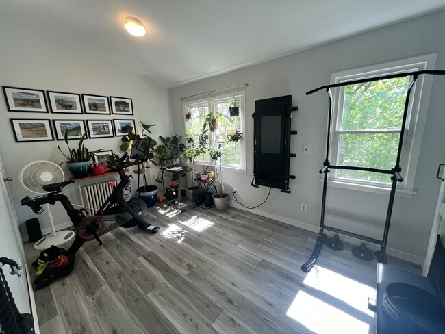 Building Photo - 22 Knoll Pl