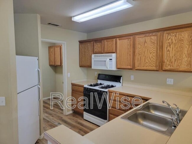 Building Photo - 2080 NE Chanel Ct