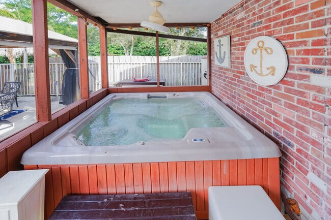 Building Photo - 4501 Briarcliff Ln