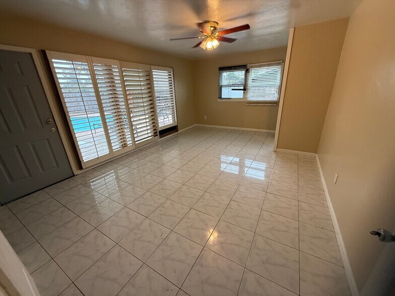 Building Photo - 4951 Campanile Dr