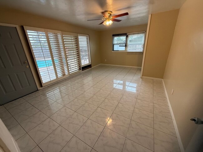 Building Photo - 4951 Campanile Dr