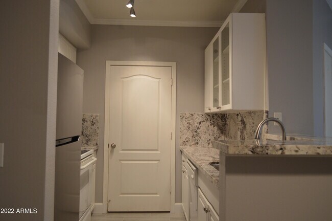 Building Photo - 1701 E Colter St