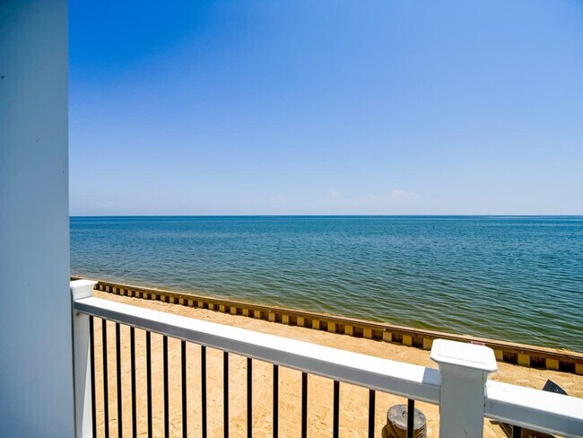 Building Photo - 15378 Holly Dr