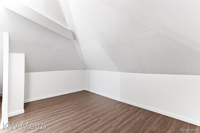 Building Photo - 1076 N Rademacher St