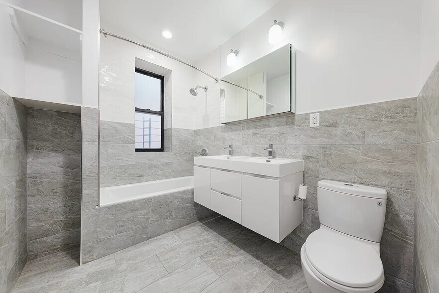 Building Photo - 207 Central Pk N