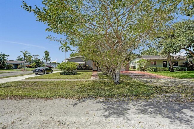 Building Photo - 1700 N 47th Ave