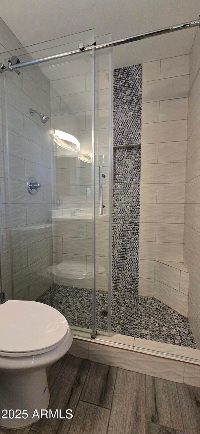 Building Photo - 2132 E Oxford Dr