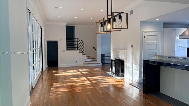 Building Photo - 2301 S Miami Ave