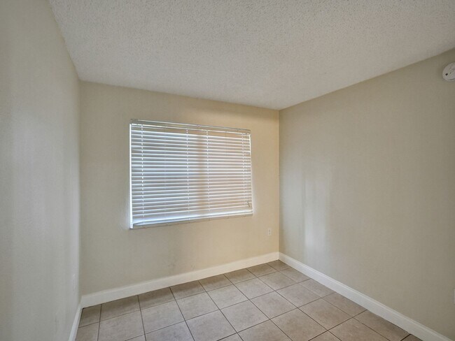 Building Photo - Modern & Spacious 2-Bedroom Condo – Prime Location in Springcrest!