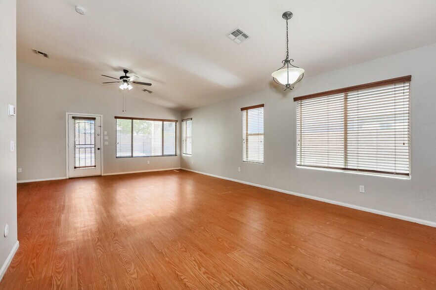 Building Photo - 38141 N Rusty Ln