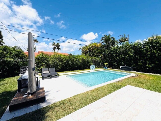 Building Photo - 11 Veragua Ave