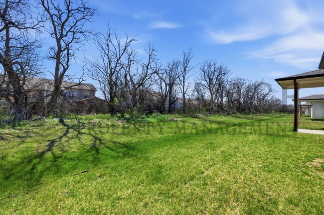 Building Photo - 619 Elmwood St