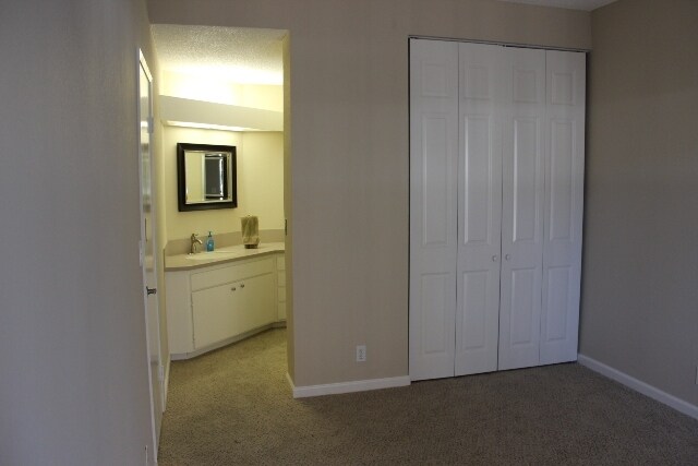 Building Photo - 1088 Cedar Gables Dr