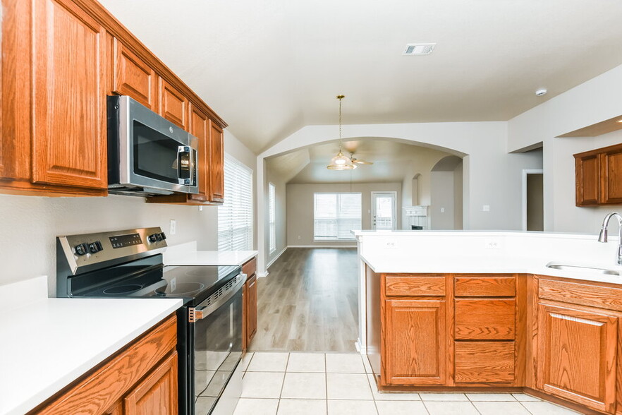 Building Photo - 8905 Friendswood Dr