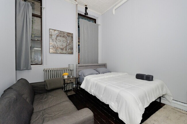 Building Photo - 275 Greenwich St